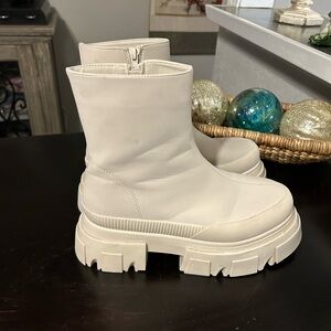 Bershka Platform Chunky Sock Boots Cream / Beige Size 6